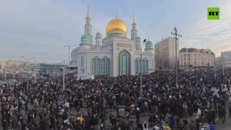 Muslims mark end of Ramadan in Moscow (VIDEO)