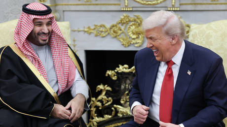 Saudi leader ‘kissing my ass’ – Trump (VIDEO)