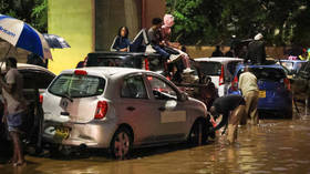 Dozens dead in Kenyan flooding (VIDEO)