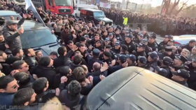 Supporters of jailed Armenian govt critic clash with police (VIDEOS)