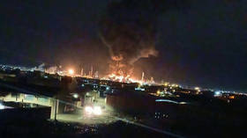A large plume of smoke rises over the Tabriz Petrochemical Company facility in northwestern Iran. © Telegram / PressTV