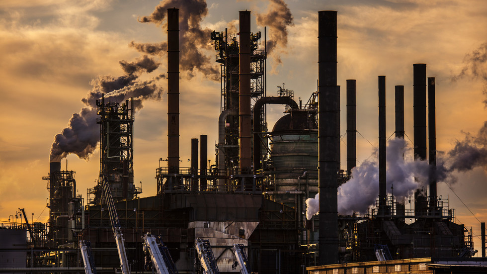 ExxonMobil and Chevron have reported an output drop amid Iran war disruption