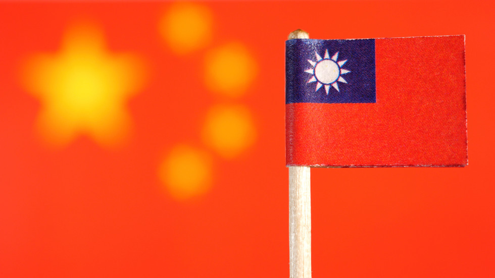 China offers economic boons to Taiwan