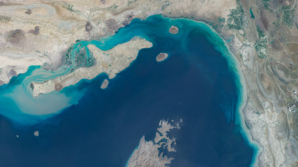 Trump thanks Iran for opening Strait of Hormuz as oil prices in freefall (PHOTOS/VIDEOS)