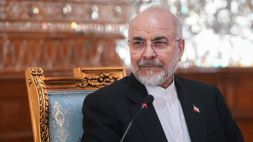 Iran promises to ‘reveal new cards on the battlefield’ — RT World News