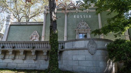 Venice Biennale jury locks out Russia, Israel