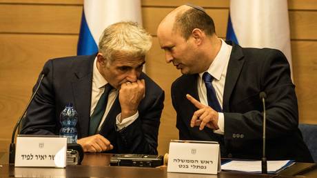 Former Israeli PMs unite against Netanyahu