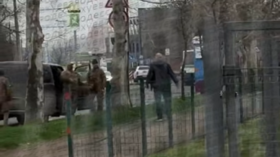 Desperate conscription target fights off Ukrainian press gang using chain (VIDEO)