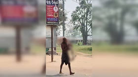 Images of Indian man carrying remains of his sister to bank spark outrage (VIDEO)