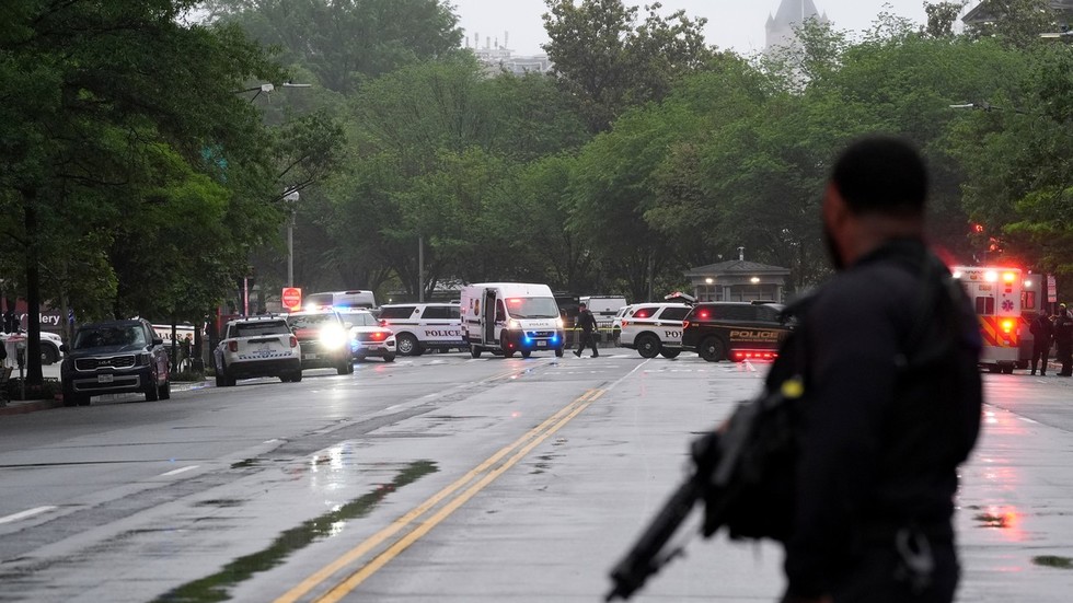 Gunshots near White House trigger lockdown (VIDEOS)