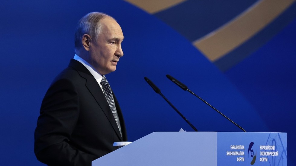 Putin Announces International AI Alliance at Forum