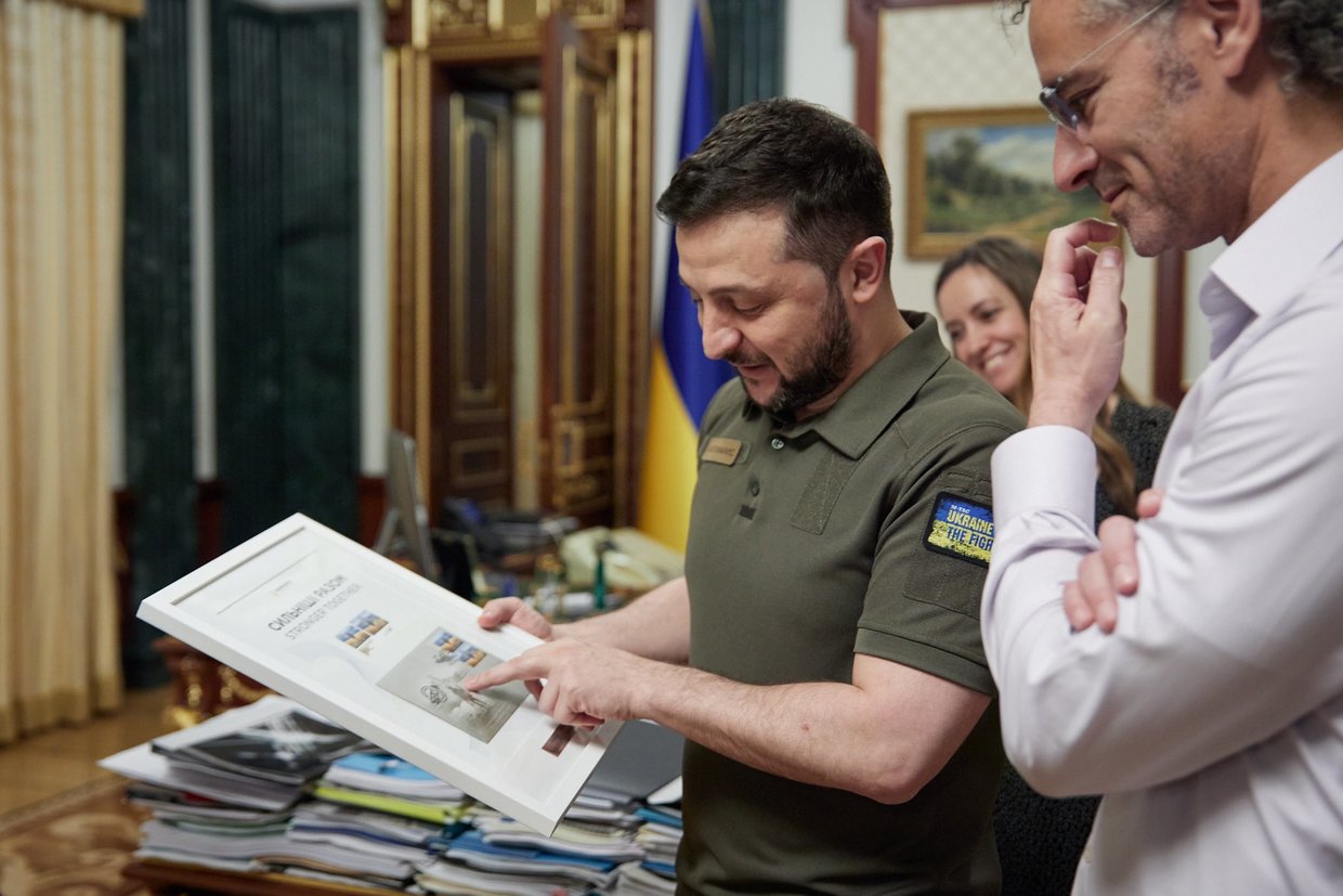 Palantir CEO Alex Karp (R) meets Ukrainian Leader Vladimir Zelensky in Kiev, Ukraine, June 2, 2022