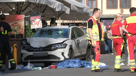 At least two dead after car ploughs into crowd in Germany (VIDEO)