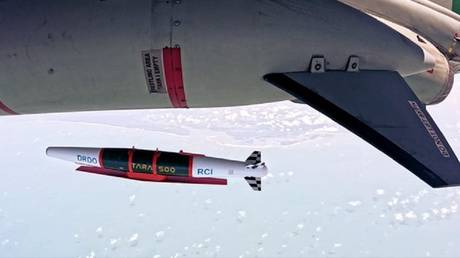 India conducts maiden flight of glide weapon system