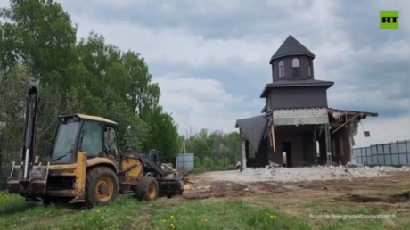 &lsquo;Satanic Temple&rsquo; torn down near Moscow (VIDEO)