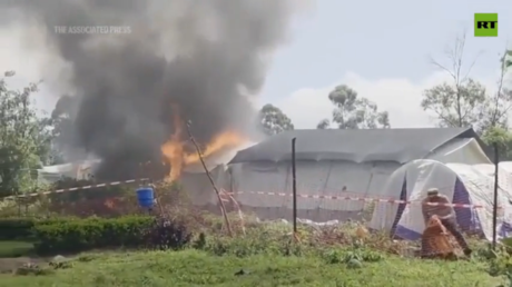 Protesters set Ebola treatment center ablaze (VIDEOS)