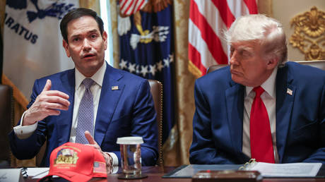 US races to keep Ebola out of the country