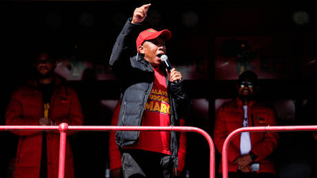 South African opposition leader defends migrants