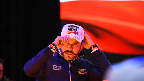 Trump-friendly anti-woke crusader leads in first round of Colombia’s presidential race