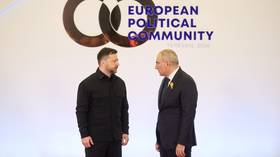Armenia's Prime Minister Nikol Pashinyan (R) welcomes Ukraine's Vladimir Zelensky (L) at the European Political Community (EPC) summit in Yerevan, Armenia on May 4, 2026.