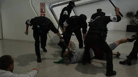 Spanish police clash with Gaza flotilla supporters (VIDEO)