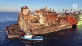 Russian officials inspect LNG tanker allegedly struck by Ukraine near Malta (VIDEO)