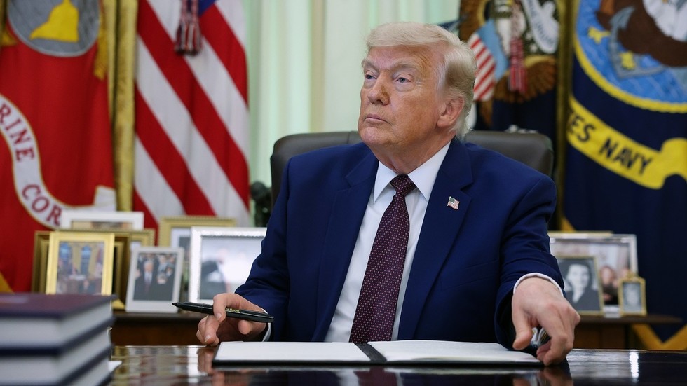Trump has redefined ‘ceasefire’ in the Middle East — RT World News