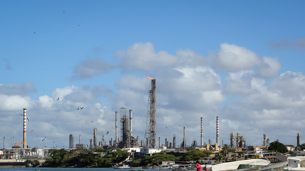 rt.com - RT - India to expand oil ties with Venezuela