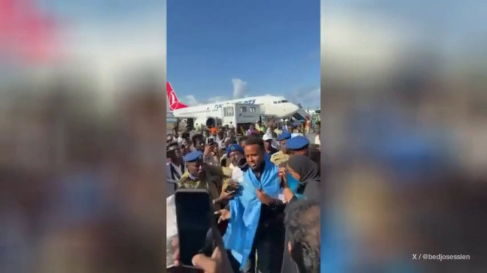 Somali World Cup referee barred by US given hero’s welcome at home (VIDEO)