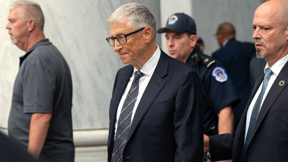 Epstein probe expands as Bill Gates and former assistant testify — RT World News