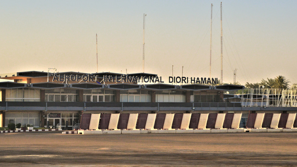 Dozens die in Niger airport attack — RT Africa