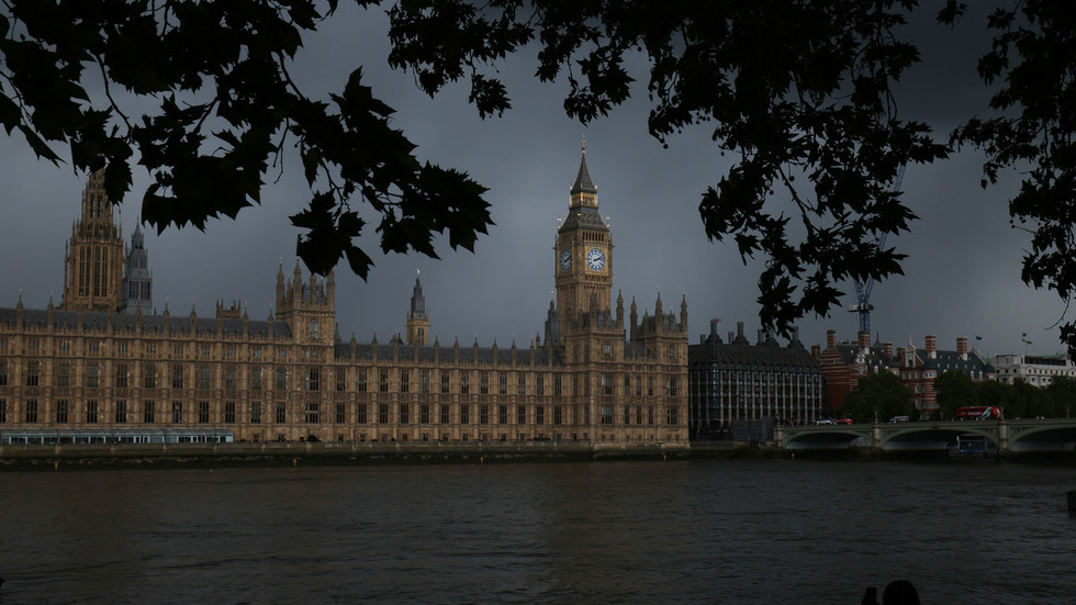 Is the UK heading into a government crisis?