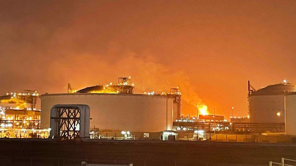 Massive explosion rocks Qatari gas processing hub (VIDEO)