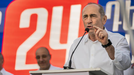 Armenia risks ruin if it follows Ukraine&rsquo;s path &ndash; ex-president