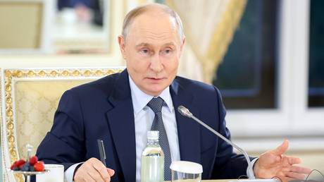 Vladimir Putin meets with heads of international news agencies at the Konstantinovsky Palace in St. Petersburg, Russia, June 4, 2026