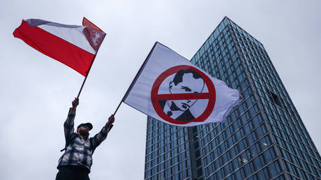 Poland presses Ukraine to drop street name honorin