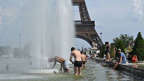Hundreds dead across Europe as heatwave shatters records