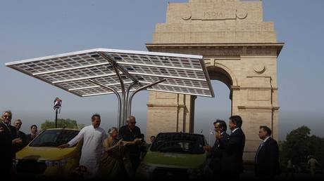 Indian capital to pay $1,000 to scrap old cars for EVs in fight against pollution