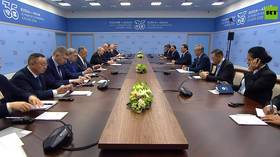 Putin meets with Laotian PM Siphandone
