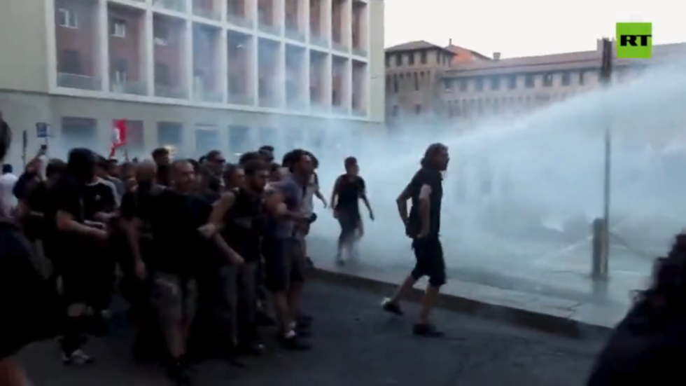 Violence erupts in Italy after Moroccan man ‘killed like a dog’ (VIDEO)