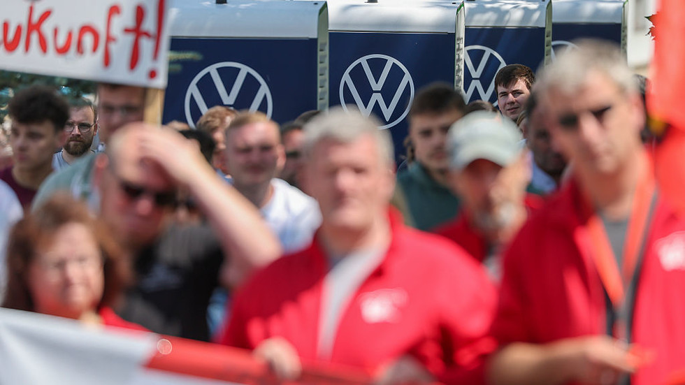 rt.com - RT - German industry losing 15,000 jobs a month as competitiveness slips - BDI