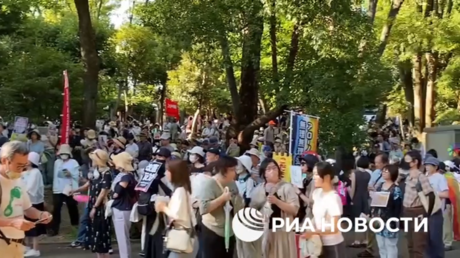 Miles protestan en Tokio contra el creciente militarismo en Japón