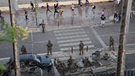 Spain deploys 60 troops as thousands storm border from Morocco (VIDEOS)