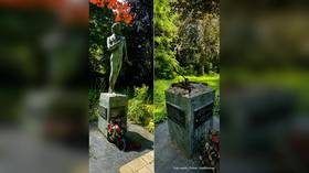 A monument to iconic Russian poet Alexander Pushkin was stolen from the town park in Hemer, Germany.