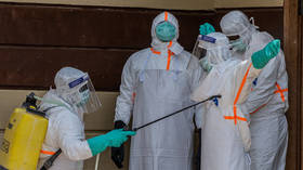 US Ebola plan: Push it on Africa