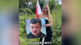 Polish politician throws ‘Hitler’ Zelensky portrait in trash (VIDEO)