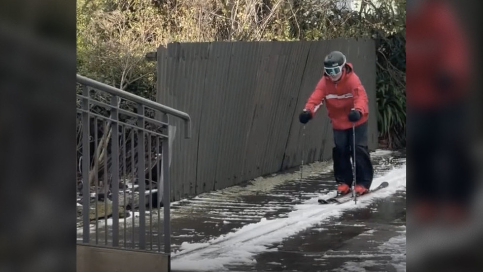 While Europe swelters, New Zealanders ski in city streets (VIDEO)