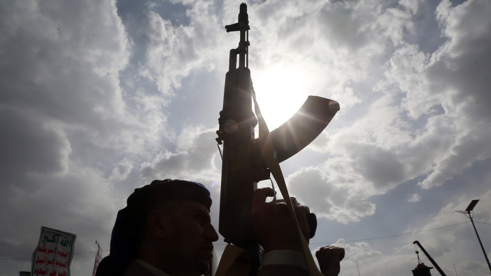 Yemen’s Houthis launch major attacks on Saudi-backed forces (VIDEOS)