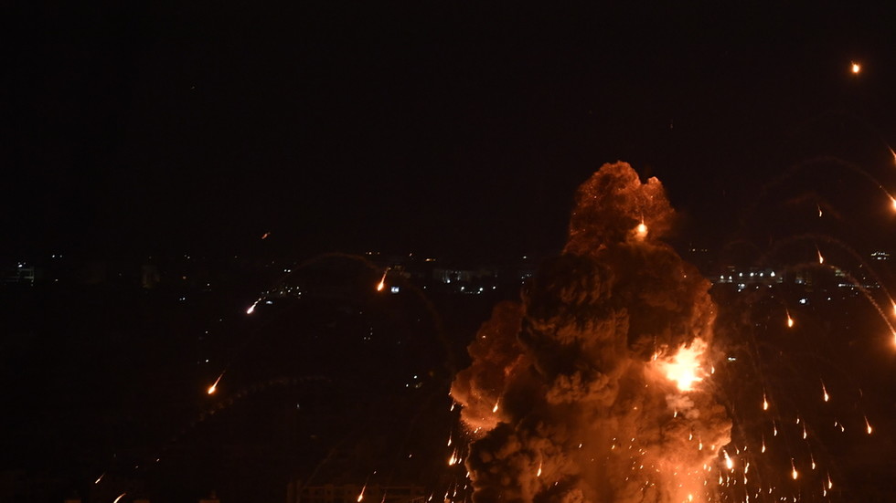 Israel deliberately setting southern Lebanon ablaze – firefighters to Guardian