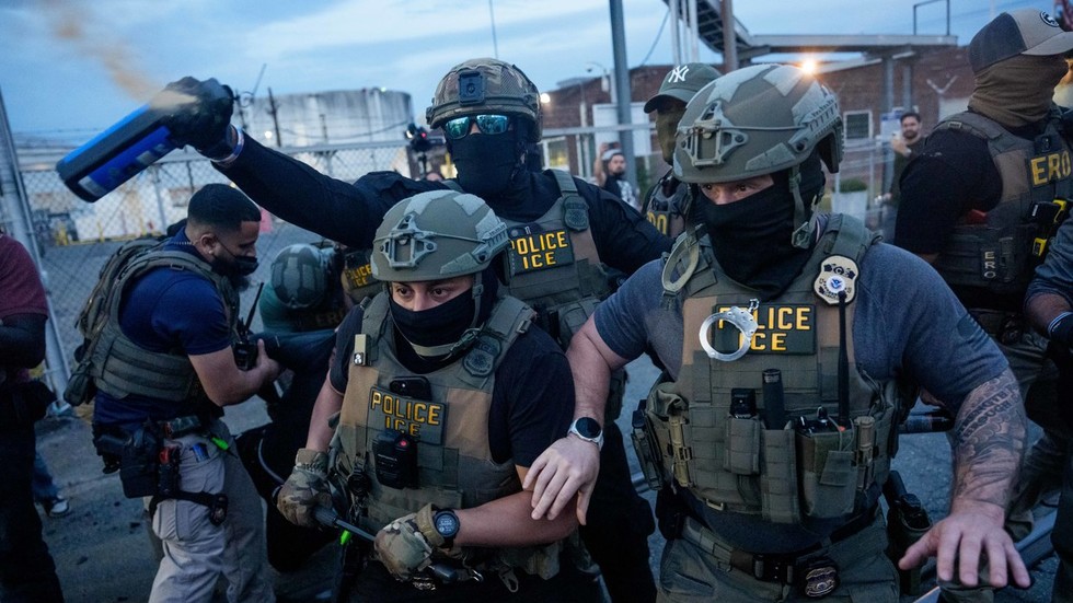 ICE to arm agents with shock gloves (VIDEO)
